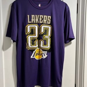 NBA Los Angeles Lakers Large #23 LeBron purple T-shirt